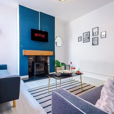 Large 4 Bedroom Home With Free Parking Near Mediacityuk Manchester Kültér fotó