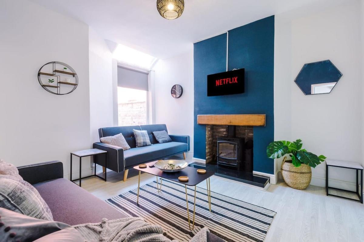 Large 4 Bedroom Home With Free Parking Near Mediacityuk Manchester Kültér fotó